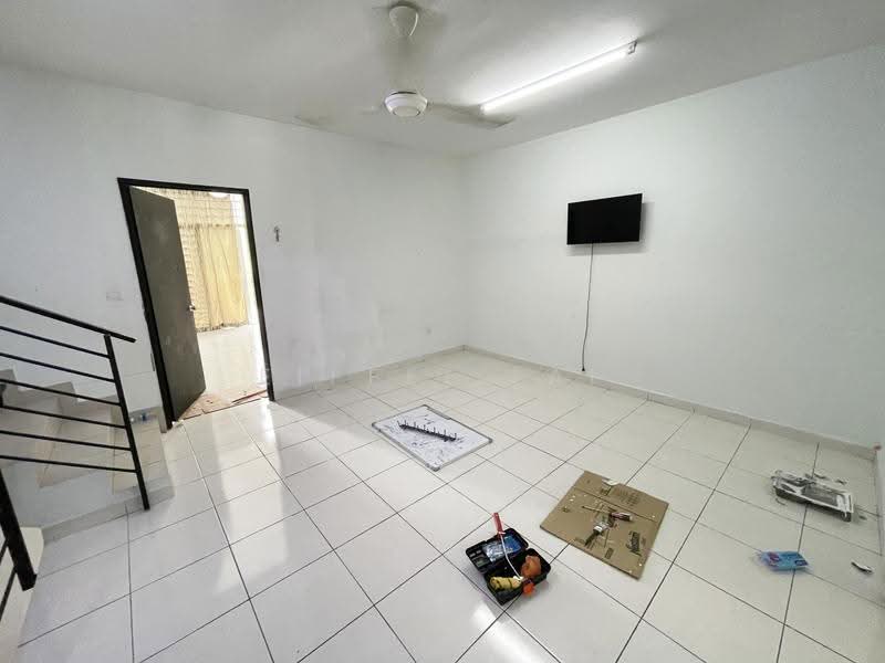 3-storey Terraced House for Rent in Kajang (Selangor) - Eiffel Lai - Living Room - PropertyGuru.com.my