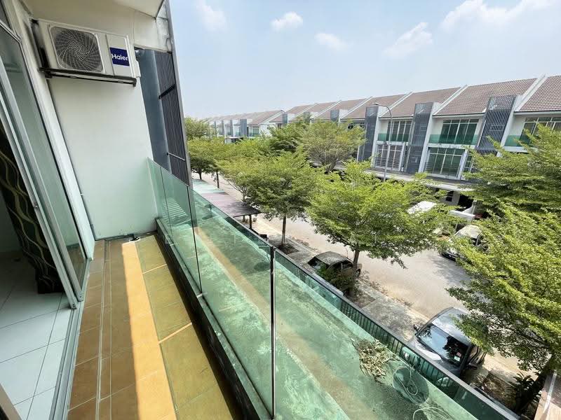 3-storey Terraced House for Rent in Kajang (Selangor) - Eiffel Lai - Balcony - PropertyGuru.com.my