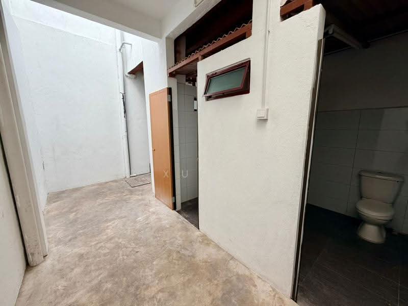 Kedai untuk Disewa di George Town (Penang) - Lee Xue Chen - Bathroom - PropertyGuru.com.my