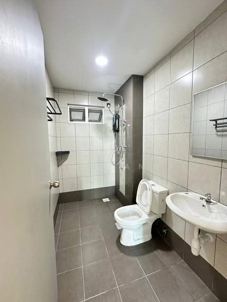 Kediaman Servis untuk Dijual di One 49 Residence - Ah Liang - Bathroom - PropertyGuru.com.my