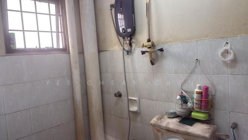 Apartment for Sale at Starville - Yee Cheak Chen - Bathroom - PropertyGuru.com.my