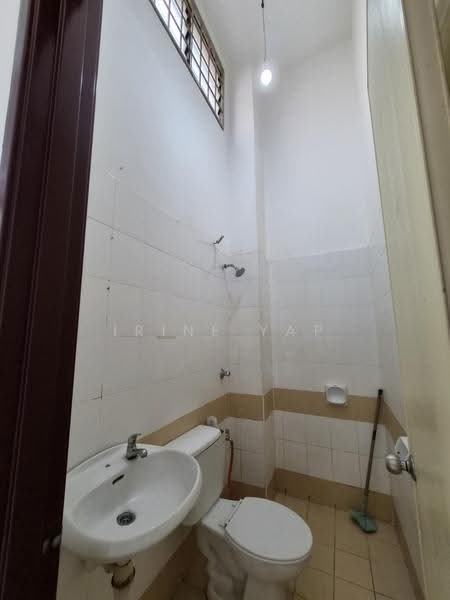 Rumah Teres 2-Tingkat untuk Dijual di Ampang Saujana (Ampang) - Irine Yap - Bathroom - PropertyGuru.com.my