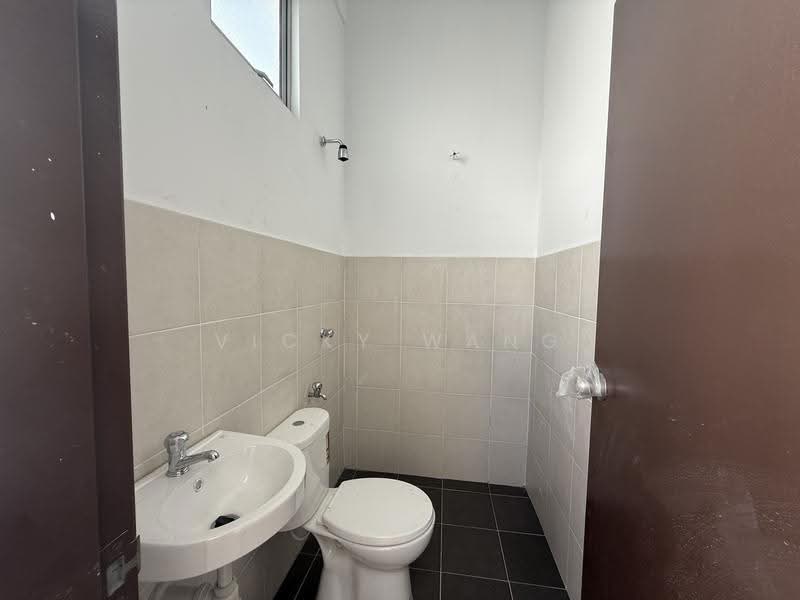 2-storey Terraced House for Rent in Taman Rambai Indah (Jenjarom) - Vicky Wang - Bathroom - PropertyGuru.com.my