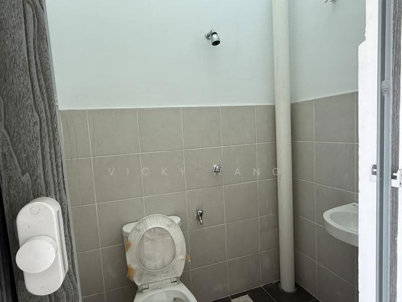 2-storey Terraced House for Rent in Taman Rambai Indah (Jenjarom) - Vicky Wang - Bathroom - PropertyGuru.com.my