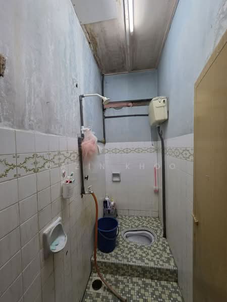 1-storey Terraced House for Sale in Taman Desa Pinji (Lahat) - Qazin Khoo - Bathroom - PropertyGuru.com.my