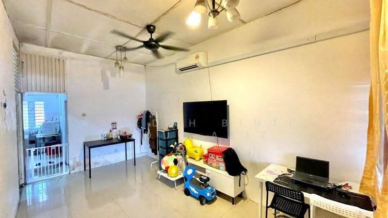 1-storey Terraced House for Sale in Taman Sri Nanding (Hulu Langat) - Rafedah Binti Abdul Aziz - Living Room - PropertyGuru.com.my
