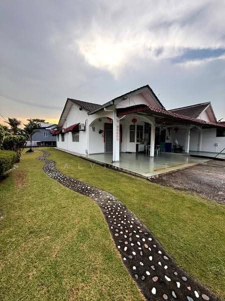 1-storey Terraced House for Sale in Taman Teratai (Skudai) - Calvin Lee - Exterior - PropertyGuru.com.my