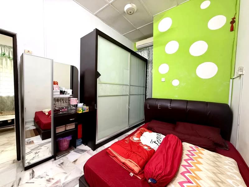 1-storey Terraced House for Sale in Taman Teratai (Skudai) - Calvin Lee - Bedroom - PropertyGuru.com.my