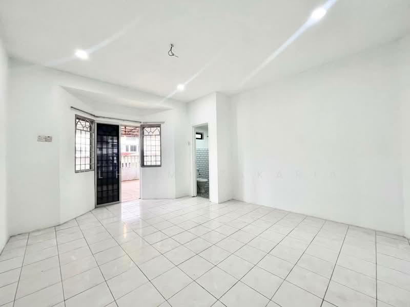 Rumah Teres 2-Tingkat untuk Dijual di Seri Kembangan (Selangor) - Zulhilmi Zakaria - Living Room - PropertyGuru.com.my