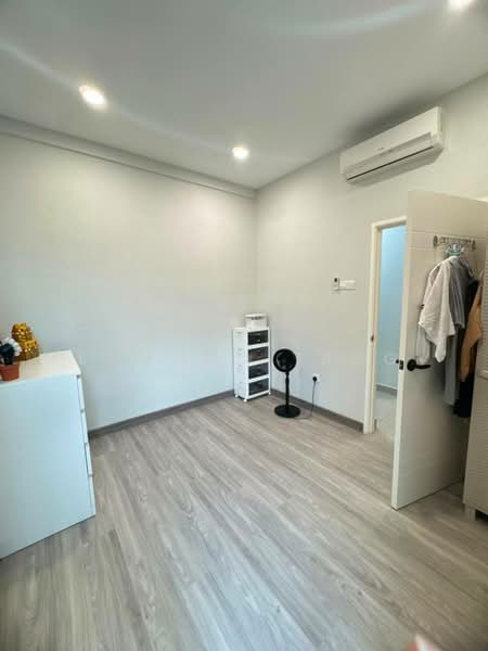 Pangsapuri untuk Dijual di Horizon Residence (Dwi Mutiara) - Edmond Tang - Bedroom - PropertyGuru.com.my