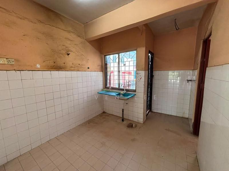 2-storey Terraced House for Sale in Bandar Country Homes (Rawang) - Steven Lee - Kitchen - PropertyGuru.com.my