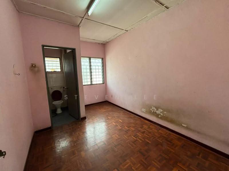 2-storey Terraced House for Sale in Bandar Country Homes (Rawang) - Steven Lee - Bathroom - PropertyGuru.com.my