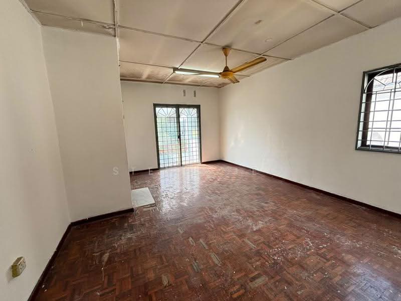 2-storey Terraced House for Sale in Bandar Country Homes (Rawang) - Steven Lee - Living Room - PropertyGuru.com.my