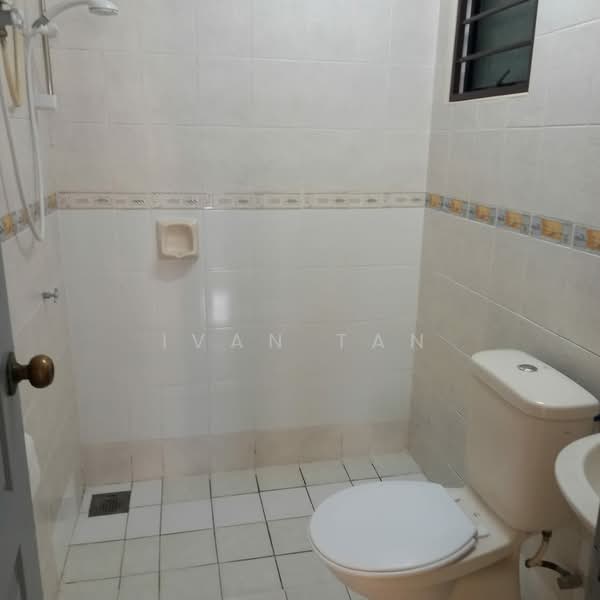Kondominium untuk Disewa di Pelangi Utama - Ivan Tan - Bathroom - PropertyGuru.com.my
