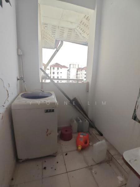 Pangsapuri untuk Dijual di Skudai Villa - Yvonne Lim - Balcony - PropertyGuru.com.my