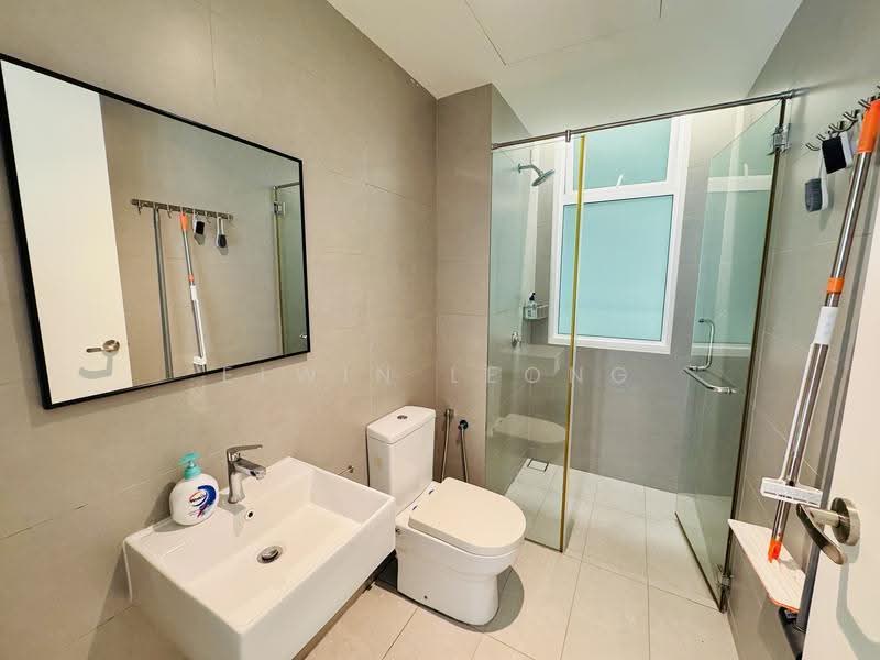 Kondominium untuk Disewa di Ferringhi Residence 2 - Elwin Leong - Bathroom - PropertyGuru.com.my