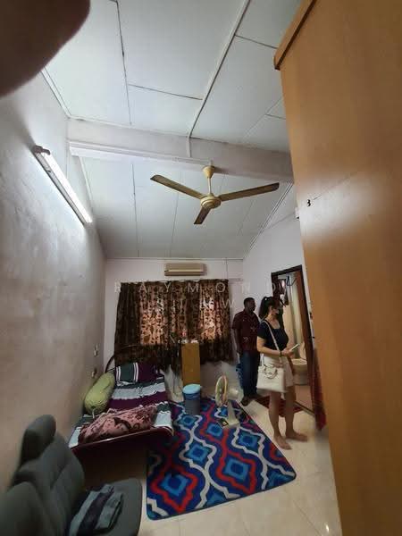 Rumah Teres 2.5-Tingkat untuk Dijual di Taman Sri Sinar (Segambut) - Raymond Siew - Bedroom - PropertyGuru.com.my