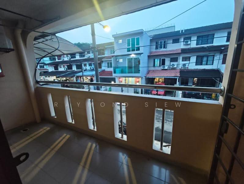 Rumah Teres 2.5-Tingkat untuk Dijual di Taman Sri Sinar (Segambut) - Raymond Siew - Balcony - PropertyGuru.com.my