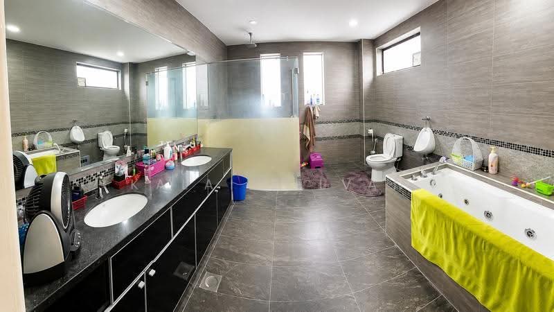Bungalow House untuk Dijual di Nilai Spring Heights (Nilai) - Kalai Selvan - Bathroom - PropertyGuru.com.my