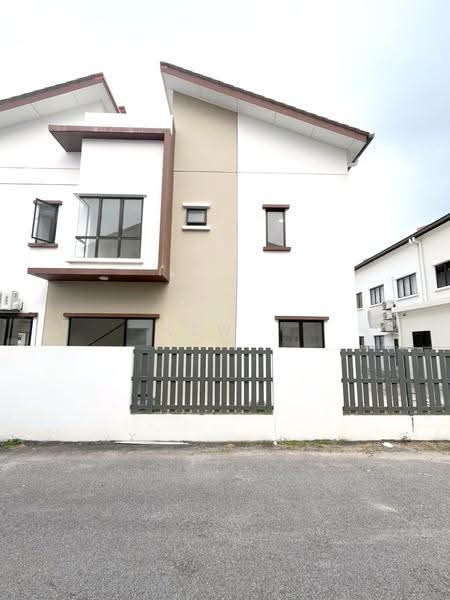 Rumah Teres 2-Tingkat untuk Disewa di Seksyen U13 (Setia Alam) - Kew . - Exterior - PropertyGuru.com.my