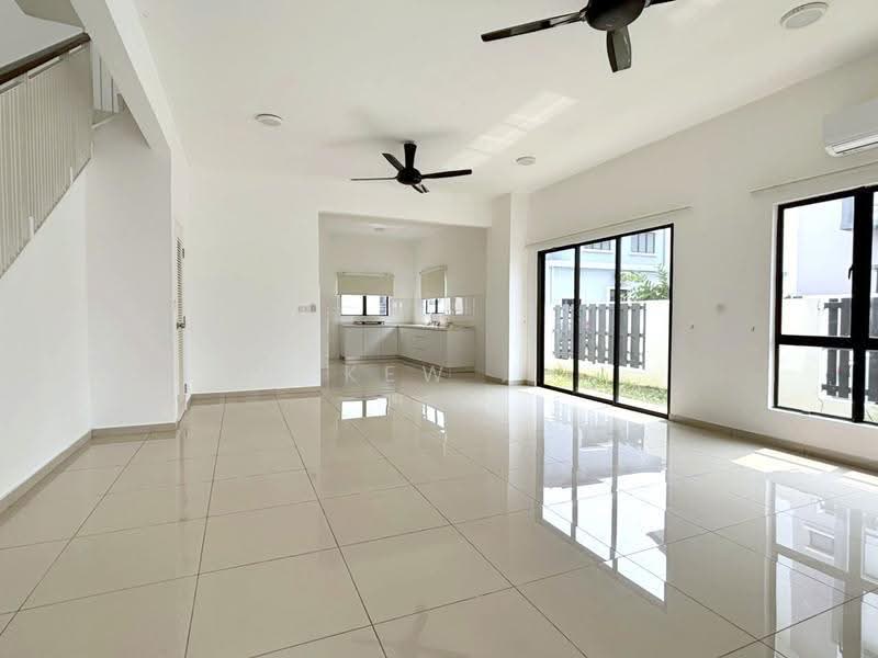 Rumah Teres 2-Tingkat untuk Disewa di Seksyen U13 (Setia Alam) - Kew . - Living Room - PropertyGuru.com.my