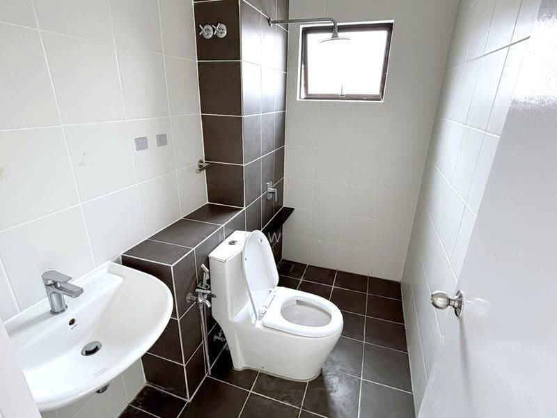 Rumah Teres 2-Tingkat untuk Disewa di Seksyen U13 (Setia Alam) - Kew . - PropertyGuru.com.my