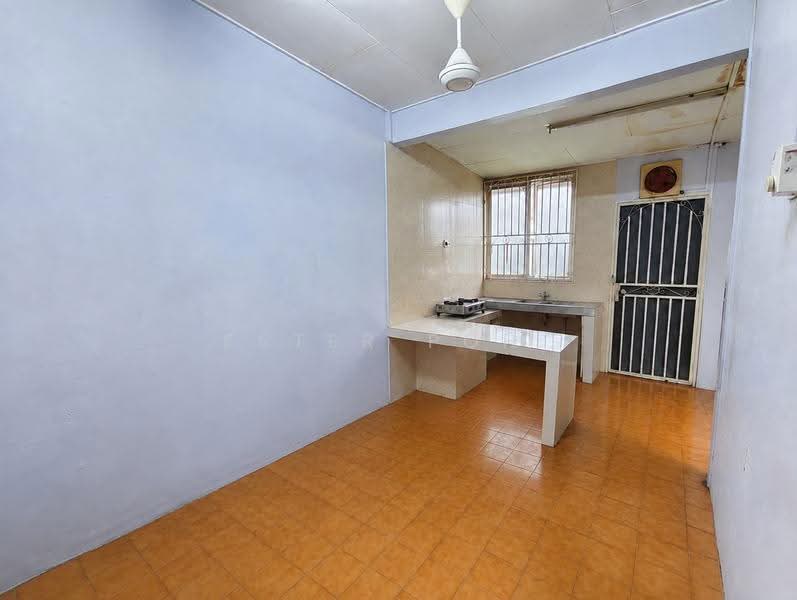 Terraced House for Sale in Bandar Baru Senawang (Senawang) - Ester Poh. - Kitchen - PropertyGuru.com.my