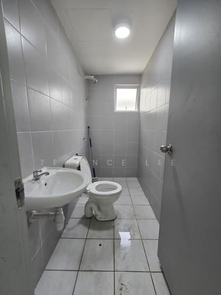 Apartment for Rent at Kemuning Idaman - Terence Lee - Bathroom - PropertyGuru.com.my