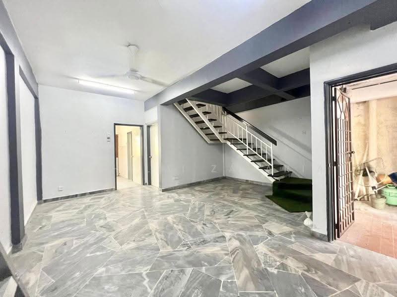 Rumah Teres 2-Tingkat untuk Dijual di Saujana Utama 1 (Ijok) - Zulhilmi Zakaria - Living Room - PropertyGuru.com.my