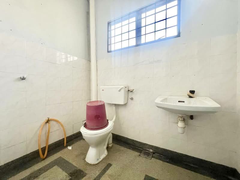 Rumah Teres 2-Tingkat untuk Dijual di Saujana Utama 1 (Ijok) - Zulhilmi Zakaria - Bathroom - PropertyGuru.com.my