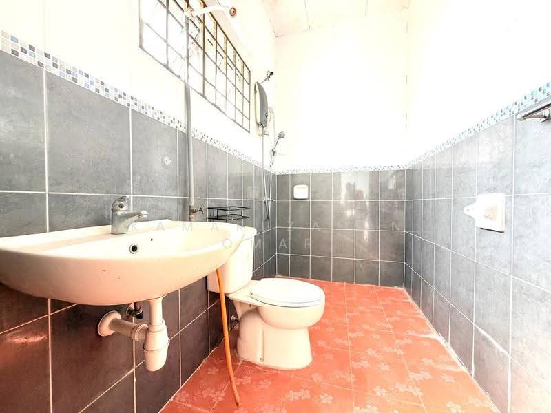 Semi-Detached House for Sale in Bukit Bandaraya (Shah Alam) - Kamaruzaman Omar - Bathroom - PropertyGuru.com.my