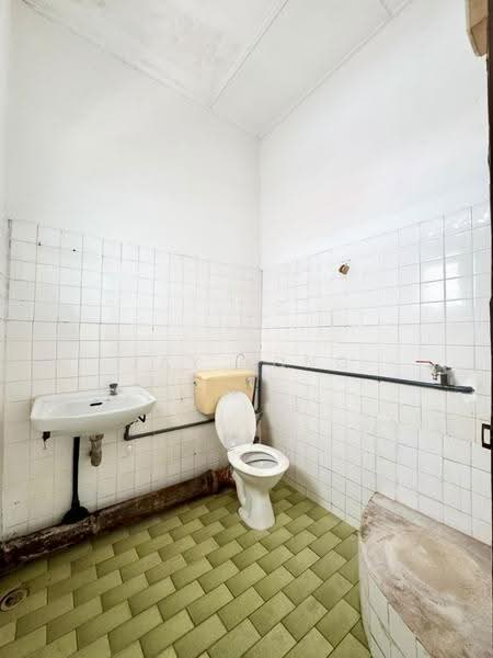 2-storey Terraced House for Sale in Taman Petaling (Kepong) - Jay Yong - Bathroom - PropertyGuru.com.my