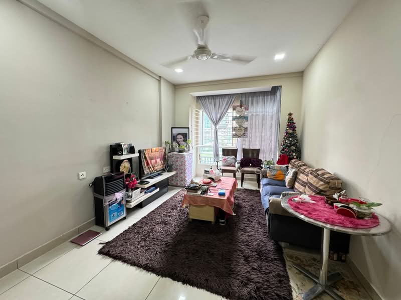 Kondominium untuk Dijual di First Residence (Residensi Unggul) - Jay Yong - Living Room - PropertyGuru.com.my