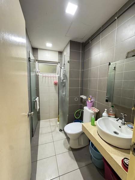 Kondominium untuk Dijual di First Residence (Residensi Unggul) - Jay Yong - Bathroom - PropertyGuru.com.my