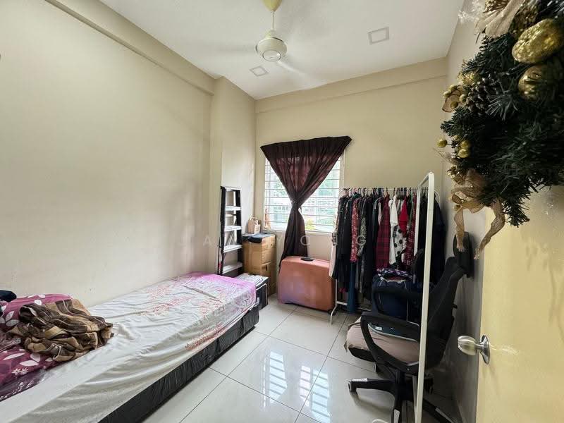 Kondominium untuk Dijual di First Residence (Residensi Unggul) - Jay Yong - Bedroom - PropertyGuru.com.my
