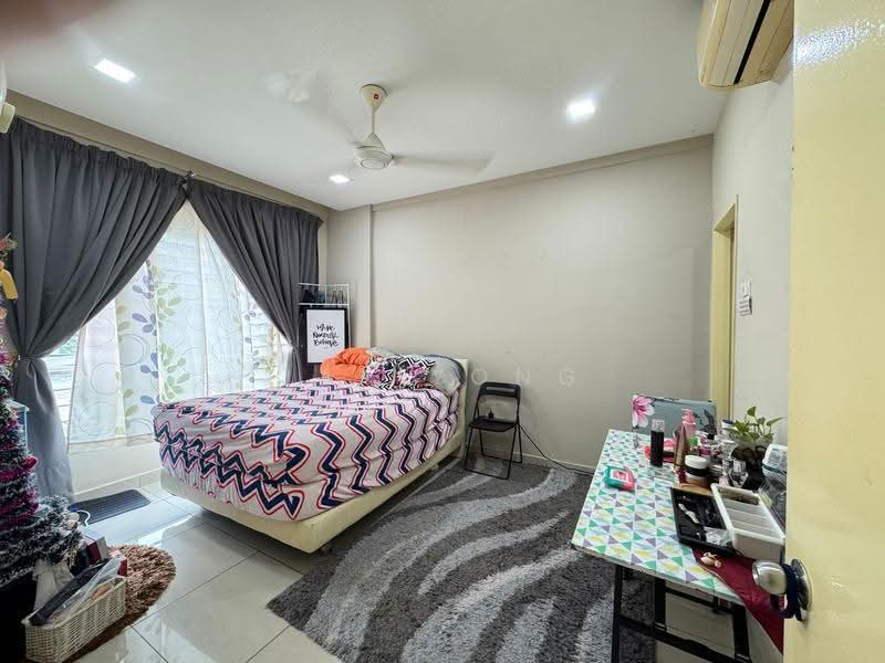 Kondominium untuk Dijual di First Residence (Residensi Unggul) - Jay Yong - Bedroom - PropertyGuru.com.my