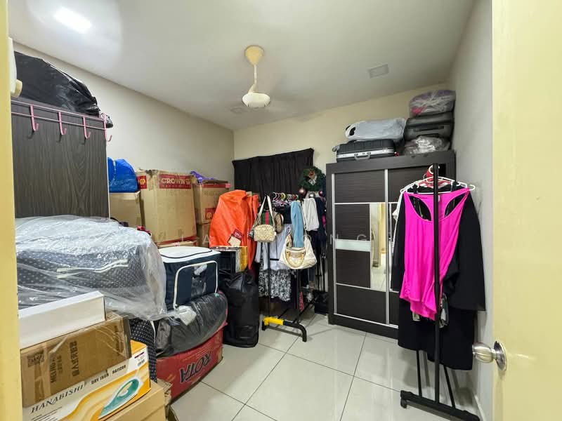 Kondominium untuk Dijual di First Residence (Residensi Unggul) - Jay Yong - Bedroom - PropertyGuru.com.my