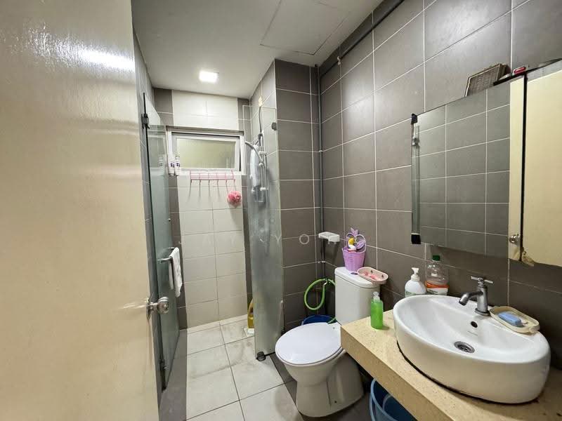 Kondominium untuk Dijual di First Residence (Residensi Unggul) - Jay Yong - Bathroom - PropertyGuru.com.my