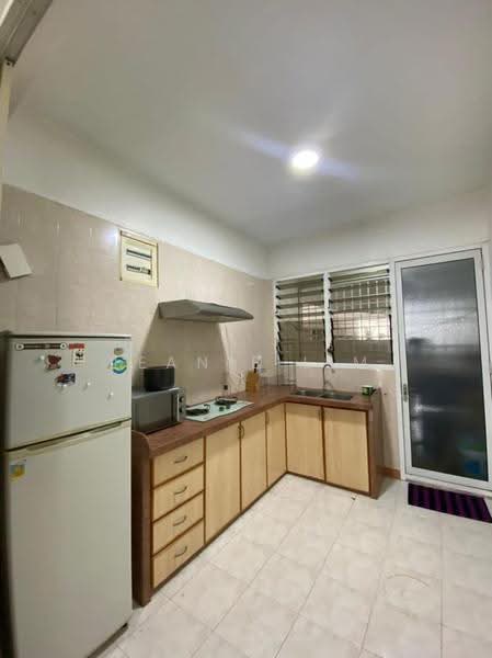 Kondominium untuk Disewa di Gurney Park Condominium - Jeanie Lim - Kitchen - PropertyGuru.com.my