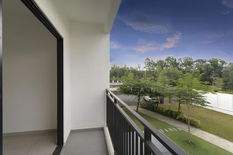 Rumah Bandar untuk Dijual di Setia Alam (Selangor) - Vitas Tan - Balcony - PropertyGuru.com.my