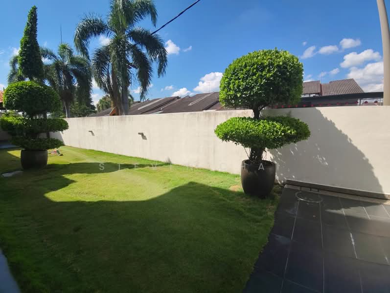 Semi-Detached House for Sale in Rambai Jaya (Bukit Rambai) - Steven Chai - Garden - PropertyGuru.com.my