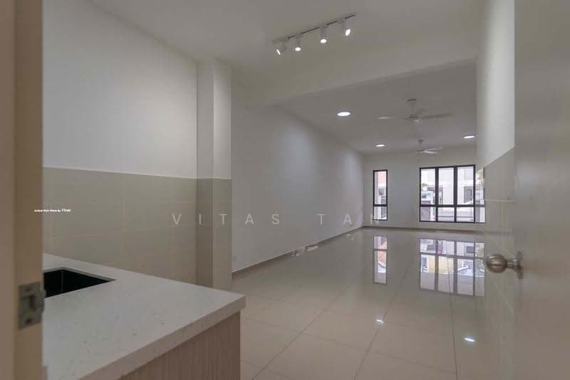 2-storey Terraced House for Rent in Setia Utama (Setia Alam) - Vitas Tan - Living Room - PropertyGuru.com.my