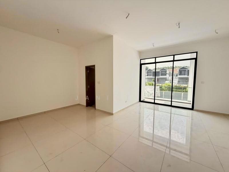 Rumah Kluster untuk Dijual di Austin Crest (Johor Bahru) - Janice . - Living Room - PropertyGuru.com.my
