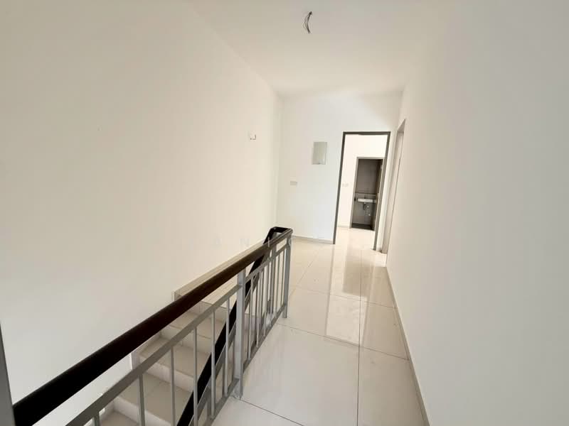 Rumah Kluster untuk Dijual di Austin Crest (Johor Bahru) - Janice . - Corridor - PropertyGuru.com.my