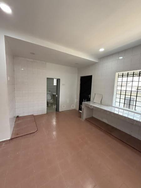 Rumah Teres 1-Tingkat untuk Dijual di Kulai Besar (Kulai) - Steph Choong - Kitchen - PropertyGuru.com.my