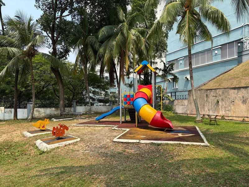 Condominium for Rent at Vista Komanwel A - Chin PT - Children's playground - PropertyGuru.com.my