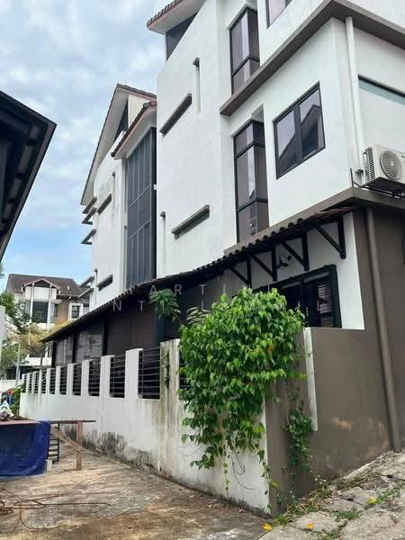 Rumah Teres 3-Tingkat untuk Dijual di Sepang (Selangor) - Hartini Binti Ismail - Exterior - PropertyGuru.com.my