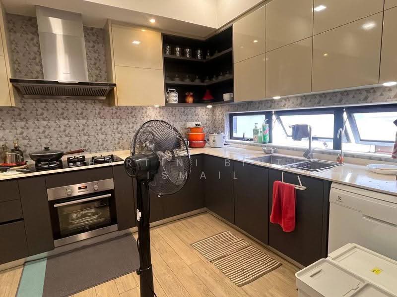 Rumah Teres 3-Tingkat untuk Dijual di Sepang (Selangor) - Hartini Binti Ismail - Kitchen - PropertyGuru.com.my