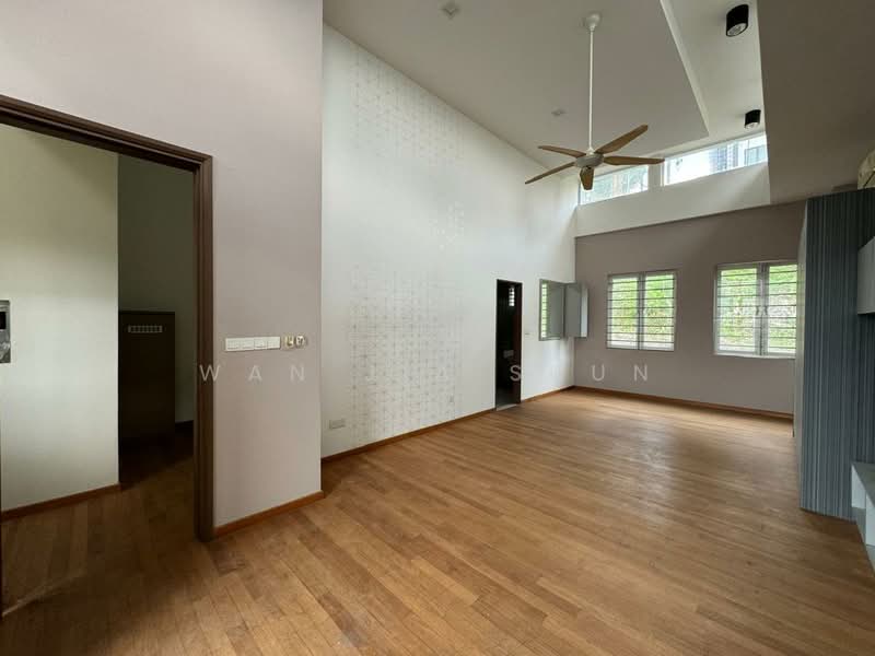 4.5-storey Terraced House for Sale in Happy Garden (Kuchai Lama) - Wan Jia Shun - Living Room - PropertyGuru.com.my