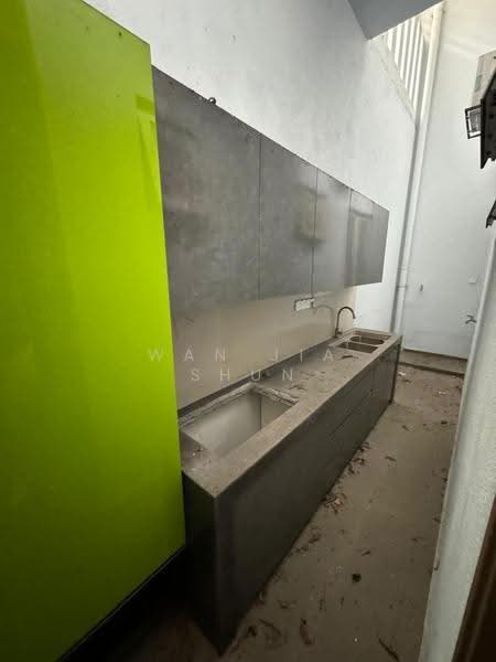 4.5-storey Terraced House for Sale in Happy Garden (Kuchai Lama) - Wan Jia Shun - Kitchen - PropertyGuru.com.my
